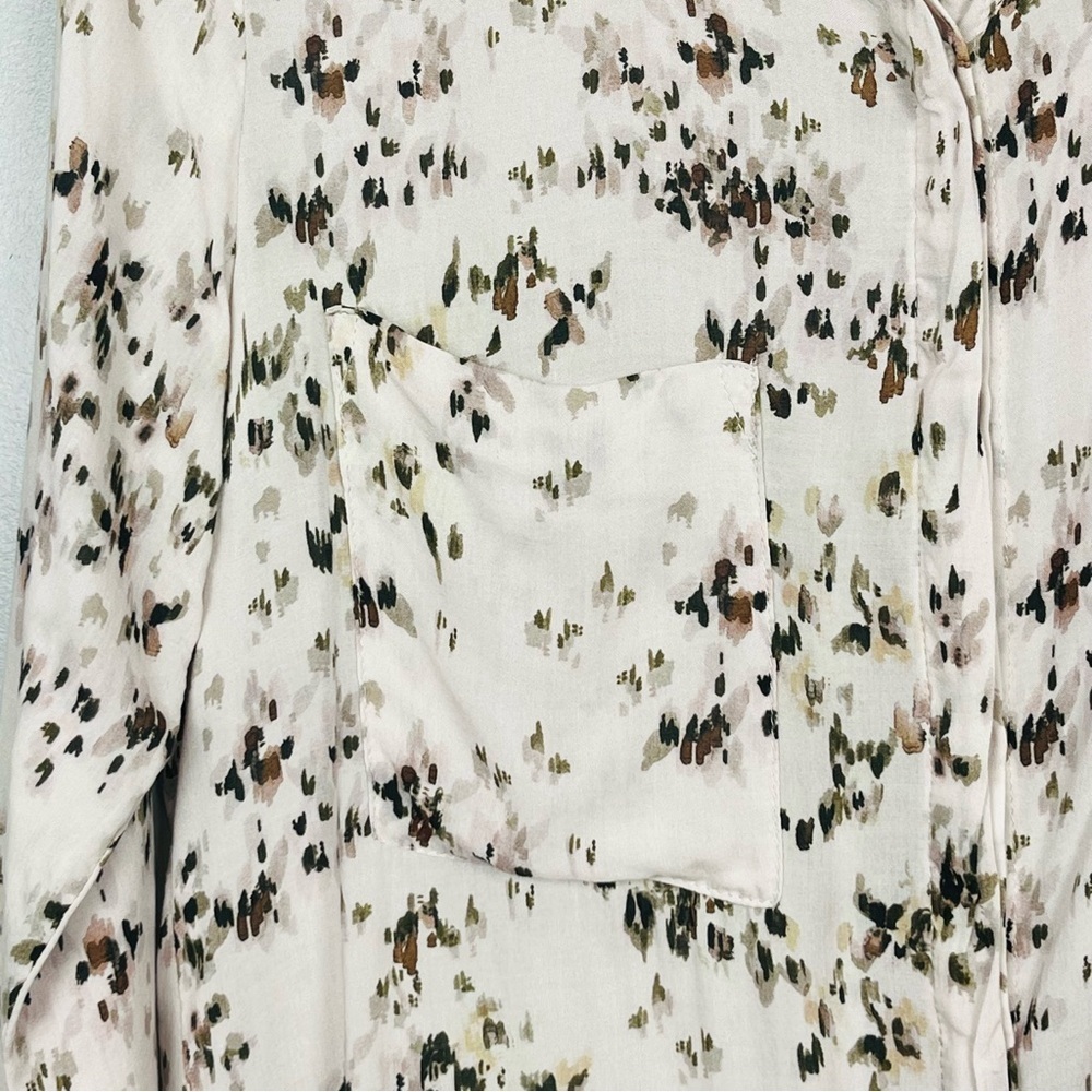 Bella Dahl Full Button Down Hipster Shirt in Painted Ditsy Floral Print, small. - Picture 6 of 13